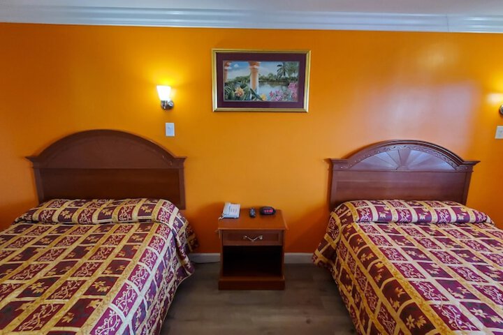 2 Queen Beds (17 of 22)