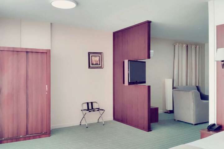 Room 4 of 42