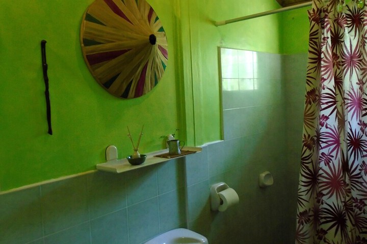 Room 48 of 77