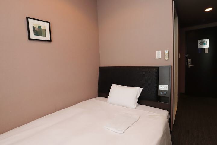 Room 16 of 30
