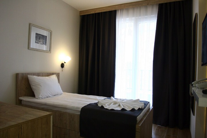 Room 12 of 74