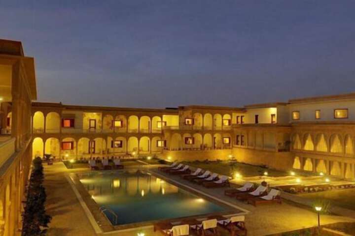 Pool Hotel