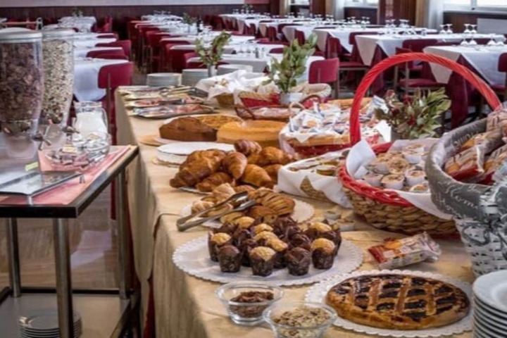 Breakfast/Coffee Service 47 of 80