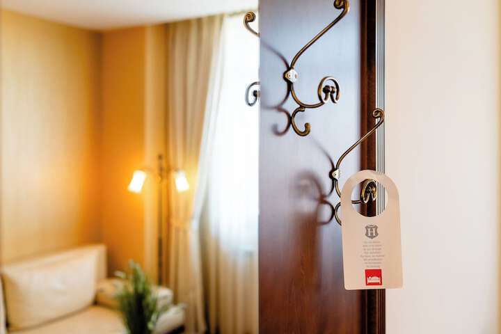 Room 93 of 169