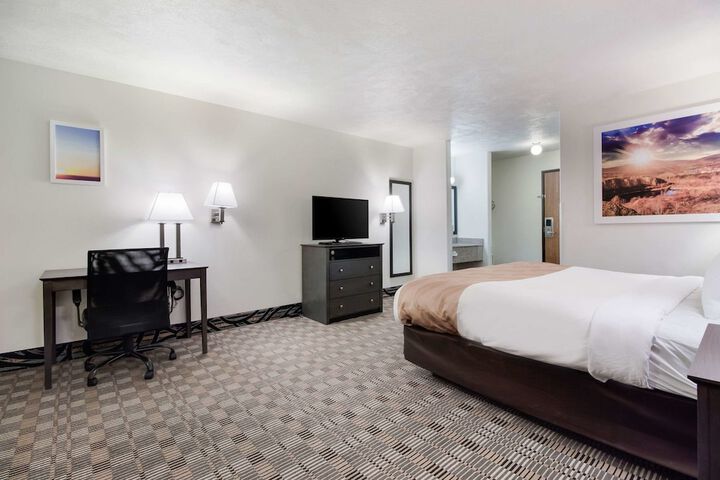 Room 13 of 38