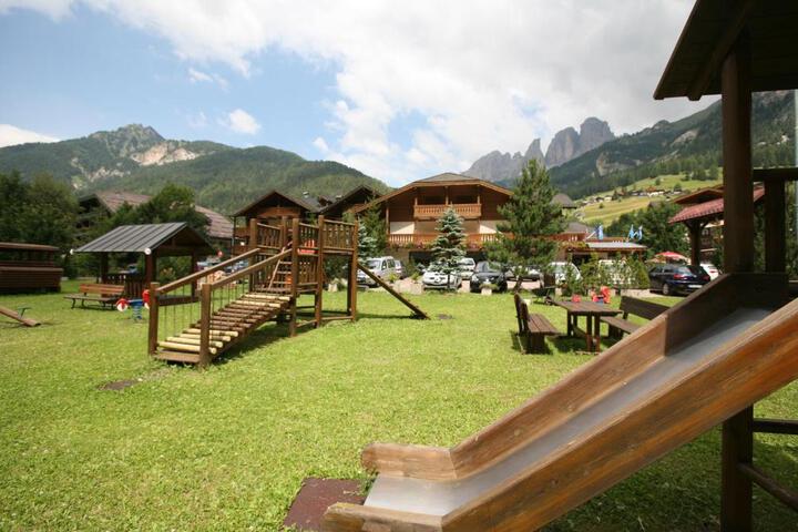Hotel Sella Ronda Serenella - a 50 mt dalle piste da sci