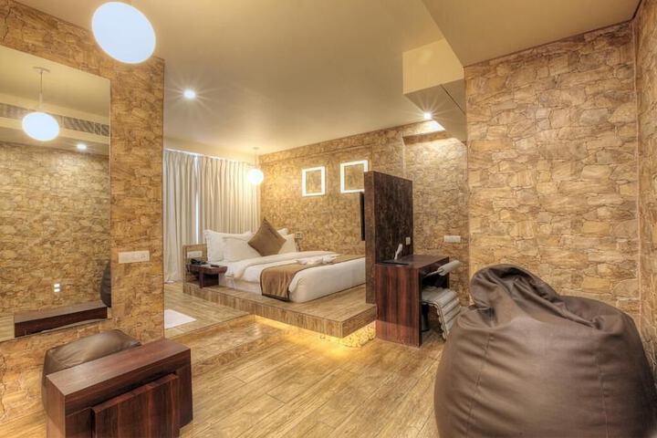 Room 27 of 60