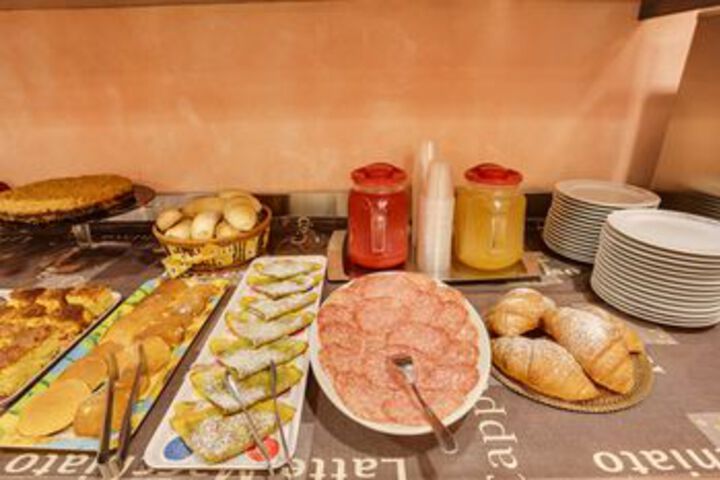 Dining 8 of 50