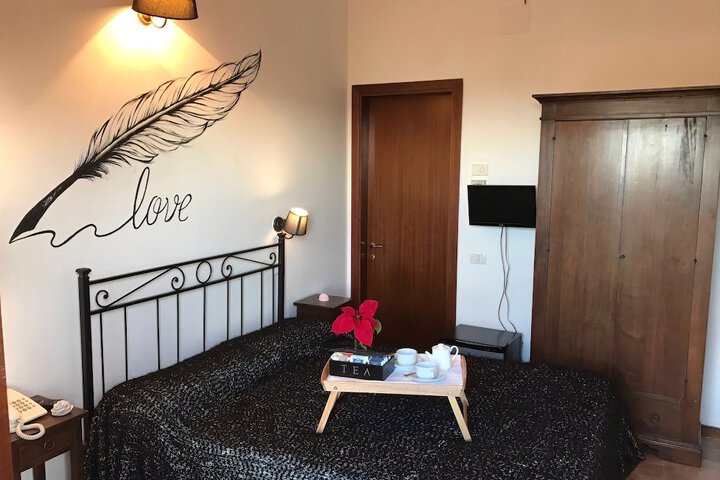 Room 4 of 206
