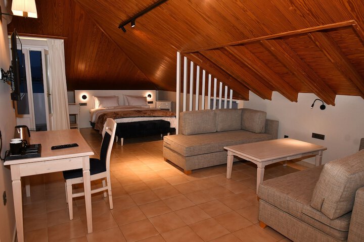 Room 5 of 50