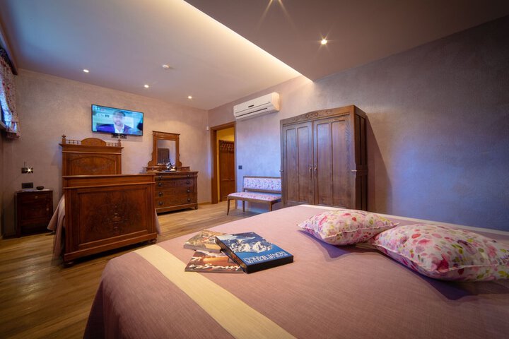 Room 9 of 34