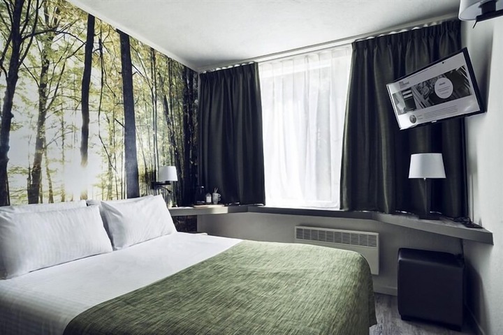 Room 6 of 37