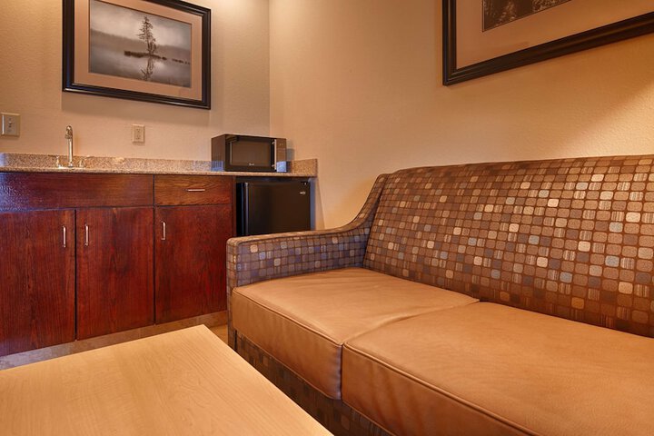 Room 9 of 38