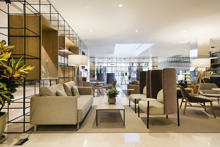 Guest Lobby