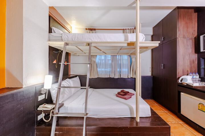Room 19 of 53