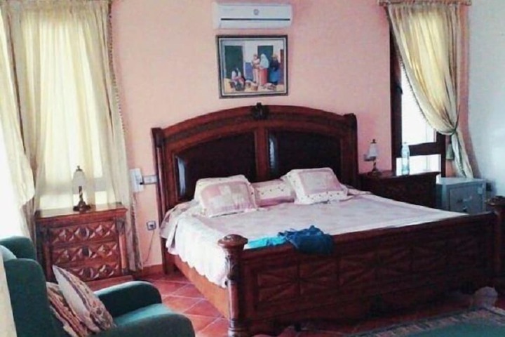 Room 3 of 8