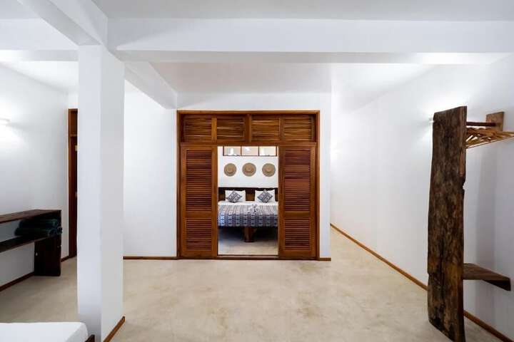 Room 5 of 11