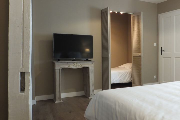 Room 9 of 16