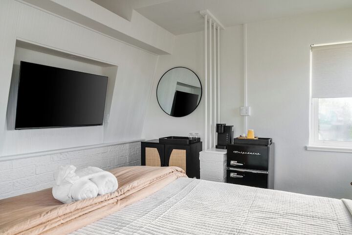 Room 2 of 118