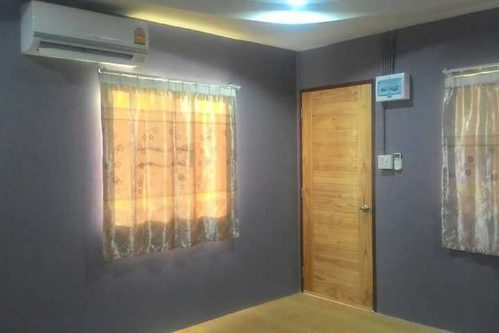 Room 6 of 10