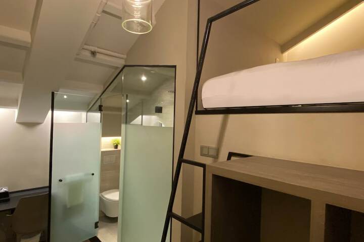 Room 21 of 74