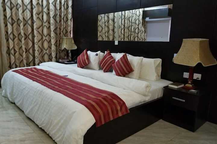 Room 3 of 40