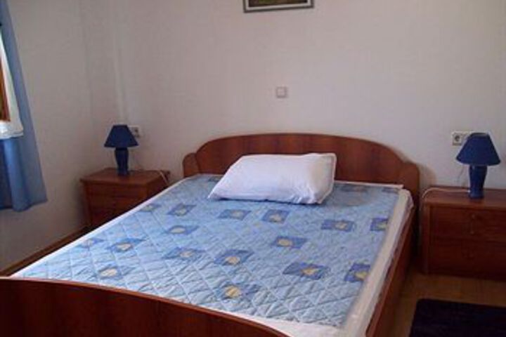 Room 32 of 51