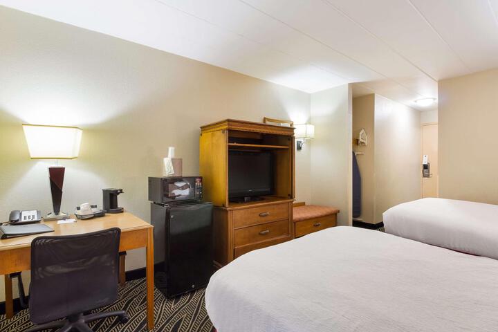 1 Double Bed Interior View WiFi Shower Only Full Breakfast (3 of 8)