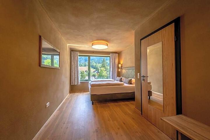 Room 9 of 14