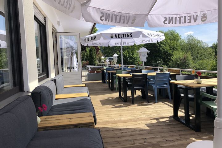 Sundeck 3 of 30