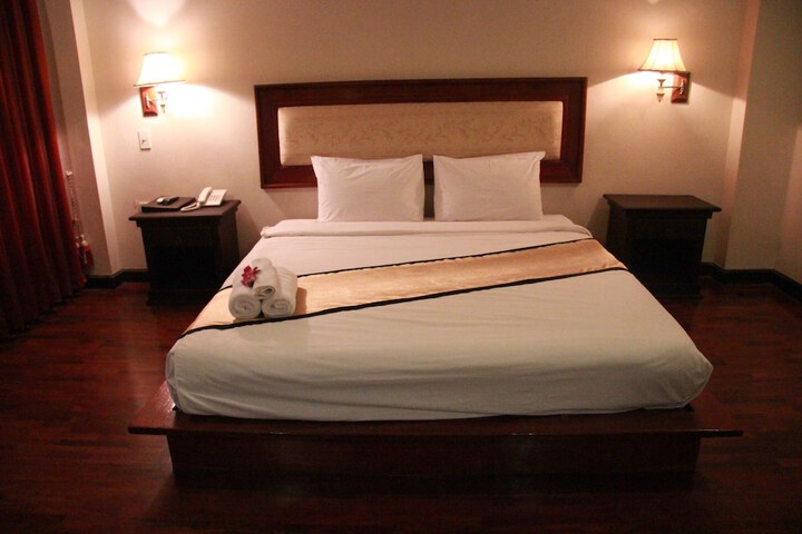 Room 8 of 17