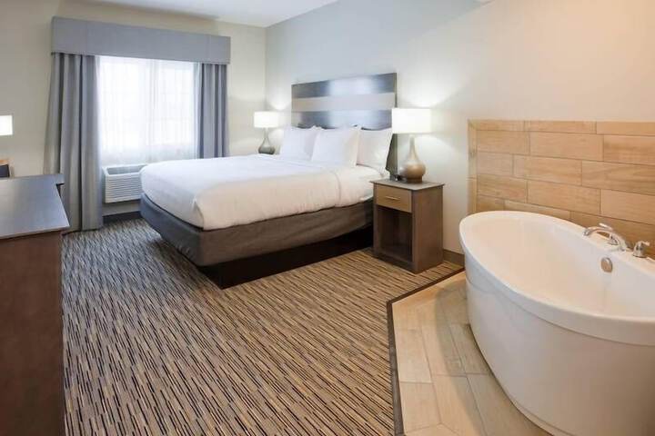 1 King Bed (1 of 10)