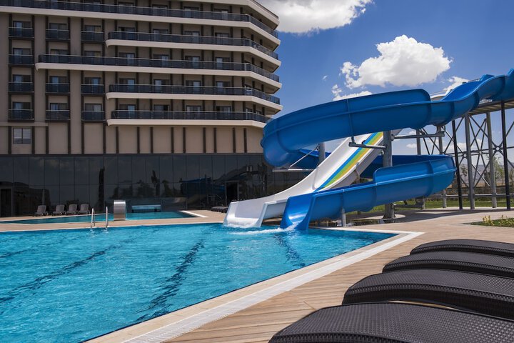 Pools & Facilities