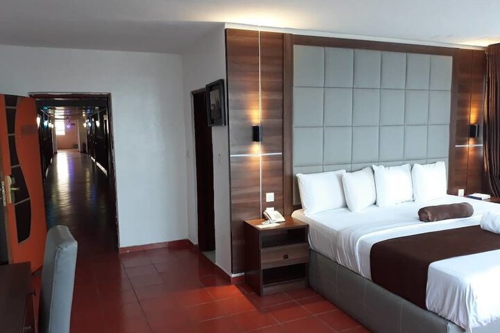 Room 7 of 19