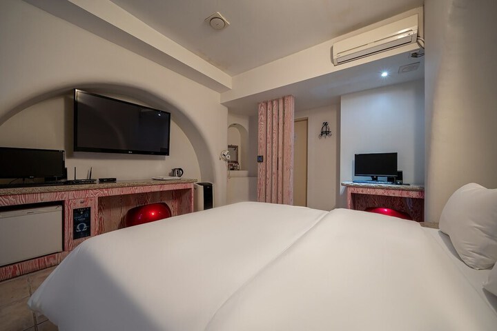 Room 7 of 61