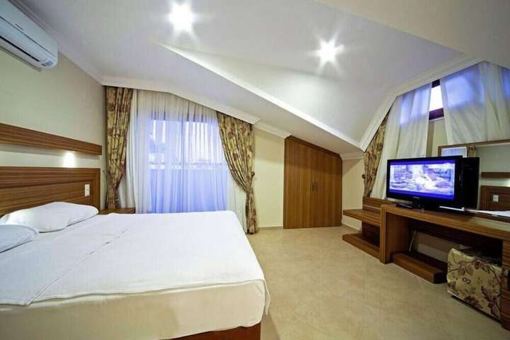 Room 3 of 24