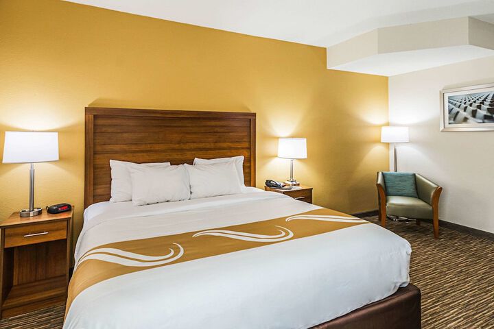 1 King Bed (13 of 16)