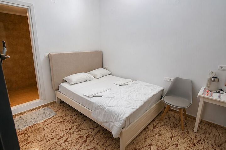 Room 27 of 43