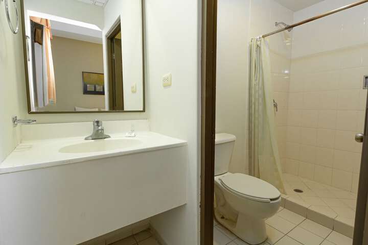 Room 21 of 37