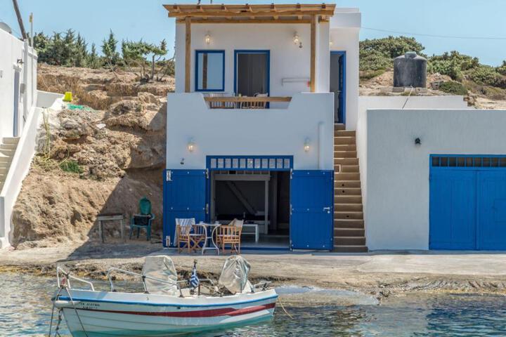 Manolis and Filio Home(By The Sea).
