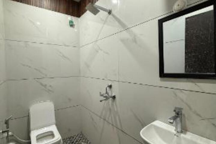 Room 15 of 16
