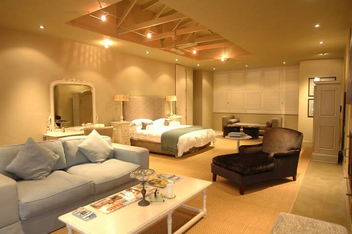 Room 2 of 80