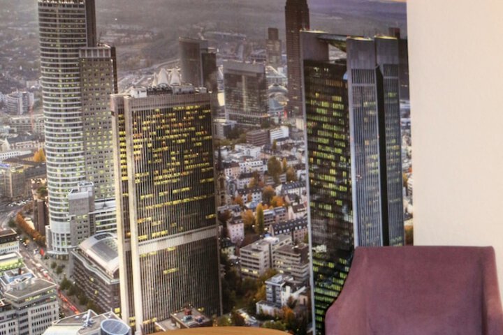 Room 21 of 25