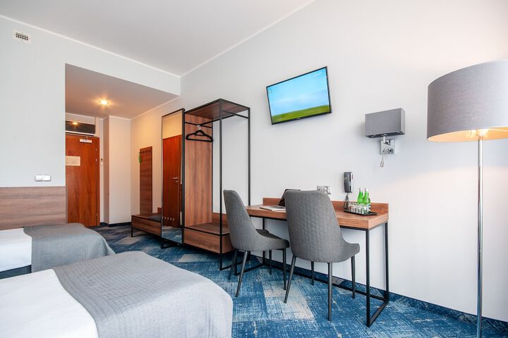Room 8 of 33