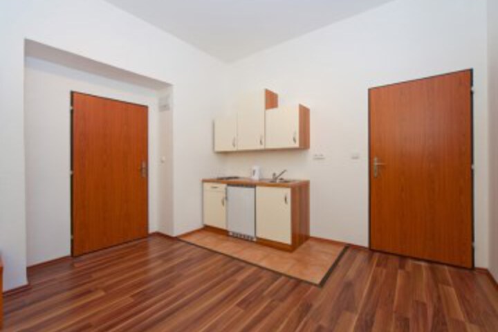 Room 4 of 6