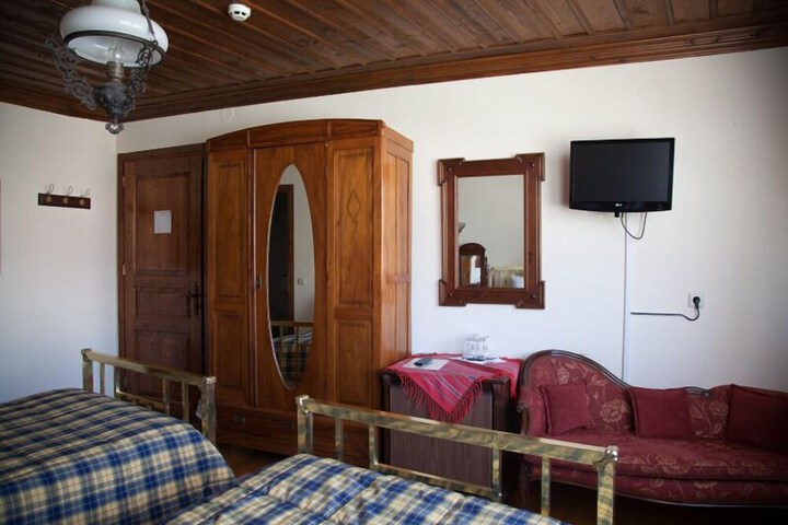 Room 17 of 26