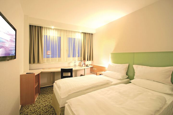 Room 3 of 52