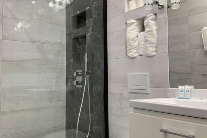 Room 14 of 25