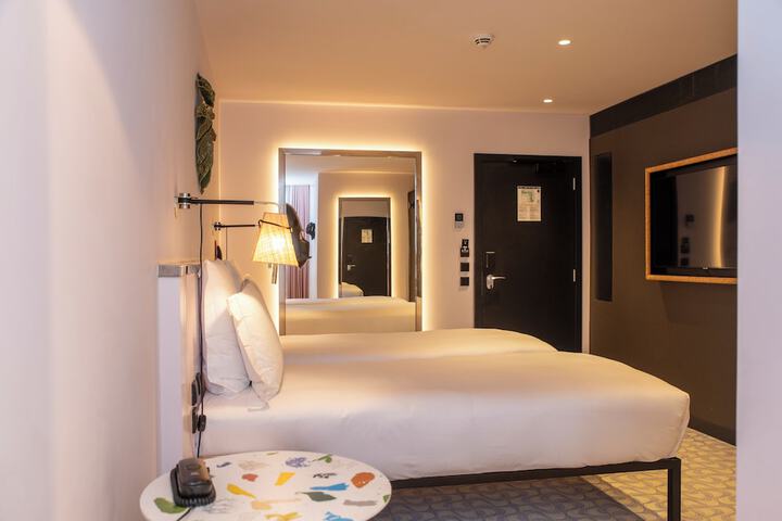 Room 55 of 192