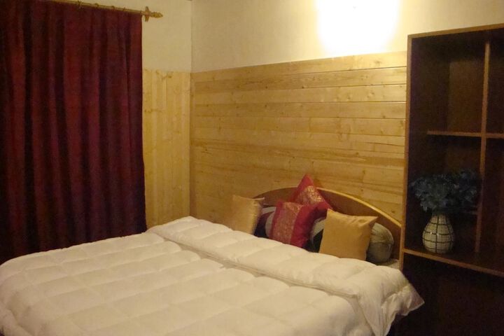 Room 5 of 43